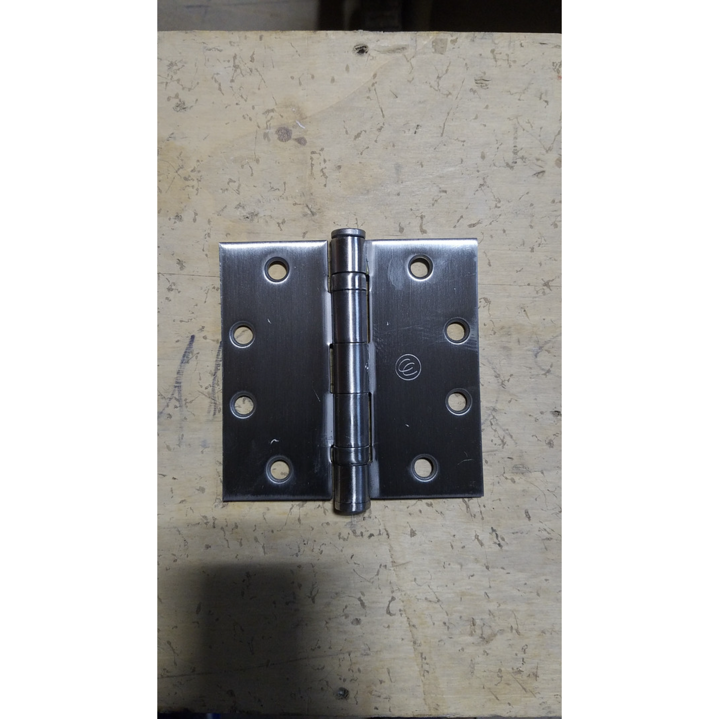 Gozne de puerta / Door Hinge