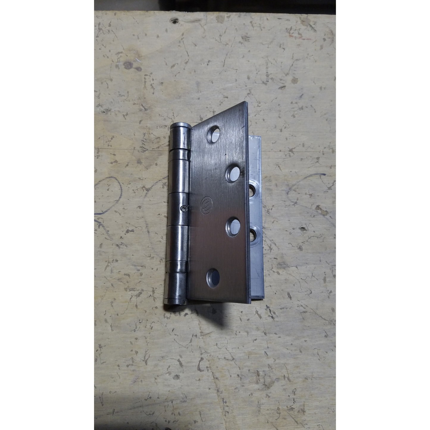 Gozne de puerta / Door Hinge
