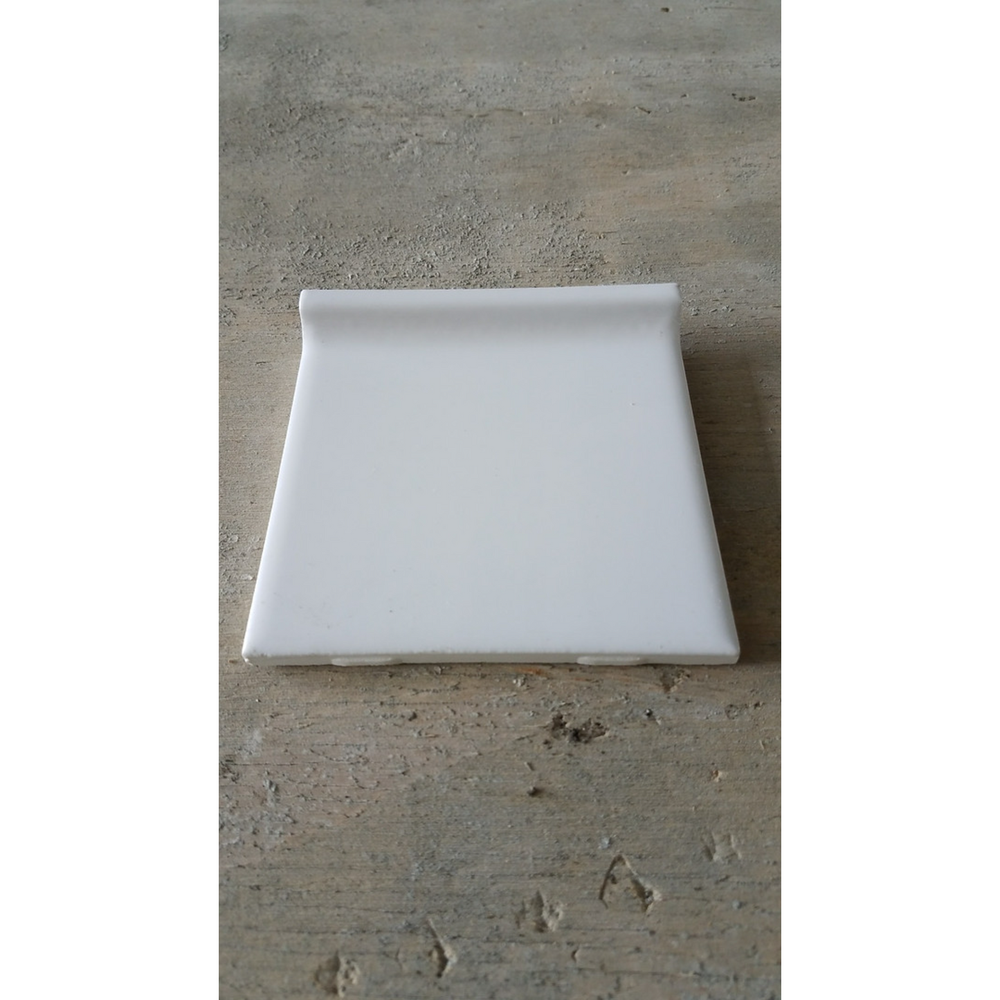 American Olean 4-1/4" concave tile White Blanca (83 unid./caja)  Se vende por caja - 10.41 p2/caja