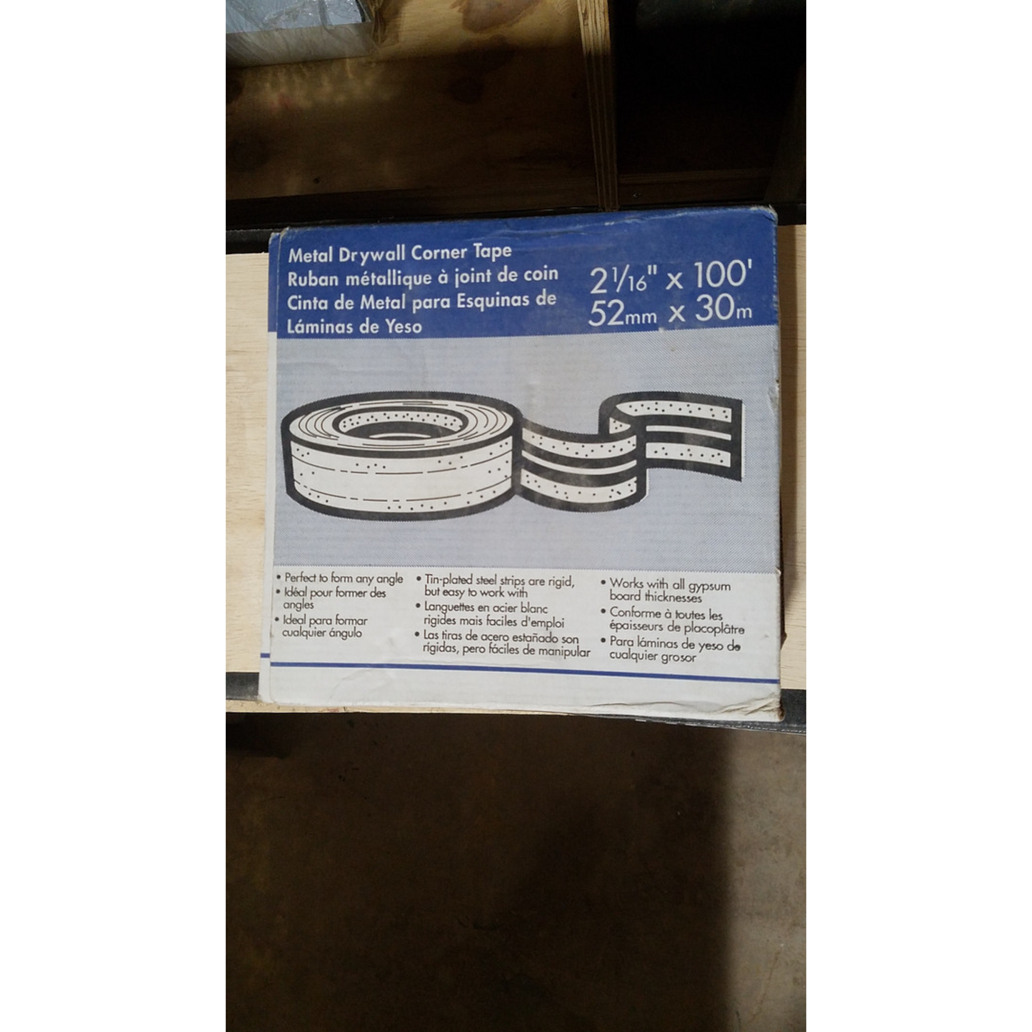 Metal Drywall Corner Tape (caja con rollo de 100') / Láminas de yeso